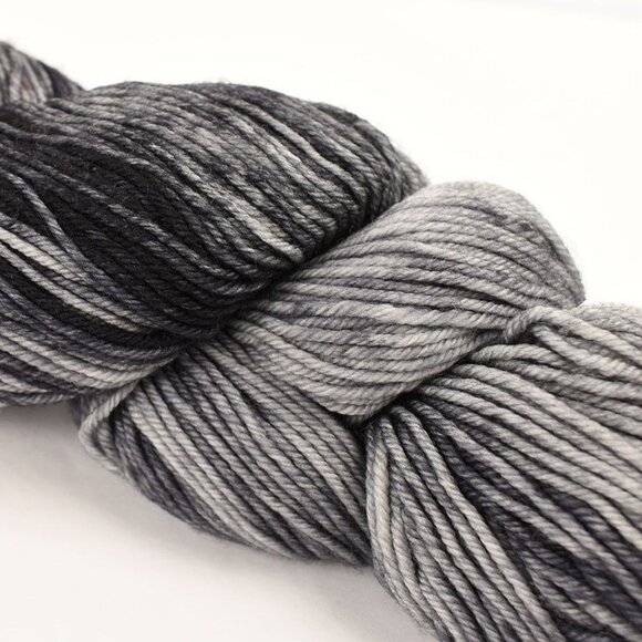 Dragonfly Fibers Damsel Yarn Superwash Merino 335 Yards 4 Oz Skein Black Pearl - Picture 2 of 4